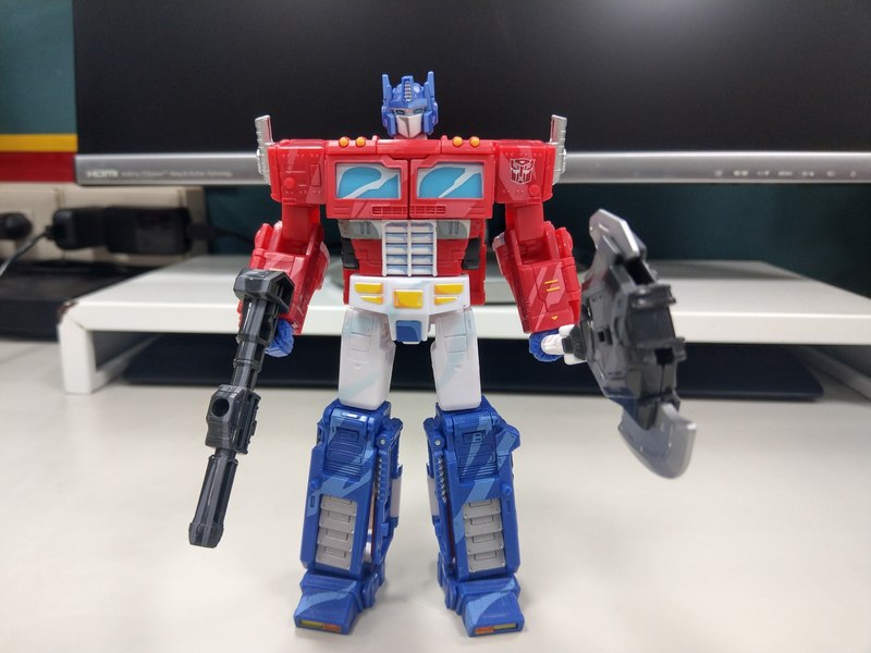 Transformers Siege Classic Animation Optimus Prime In Hand Photo Gallery 04 (4 of 24)